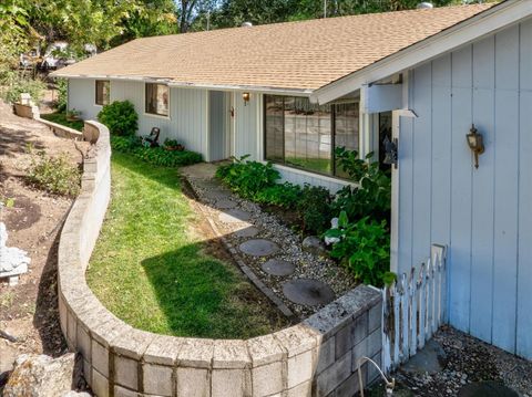 A home in Ahwahnee