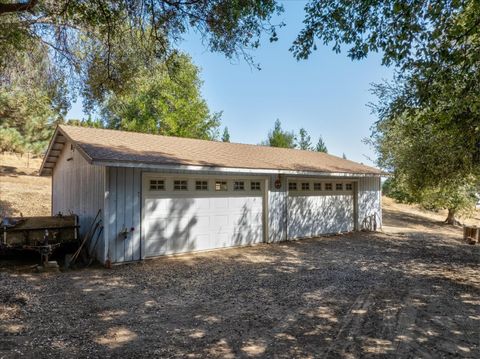 A home in Ahwahnee