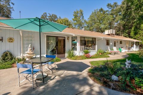 A home in Ahwahnee