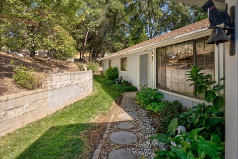 A home in Ahwahnee