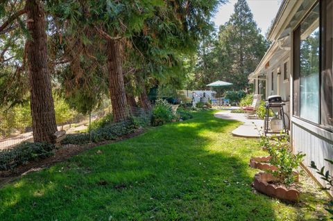 A home in Ahwahnee