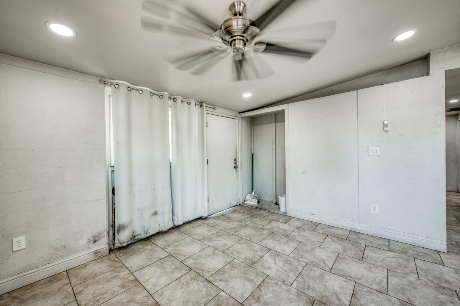 2326 E Hampton Way - Photo 2