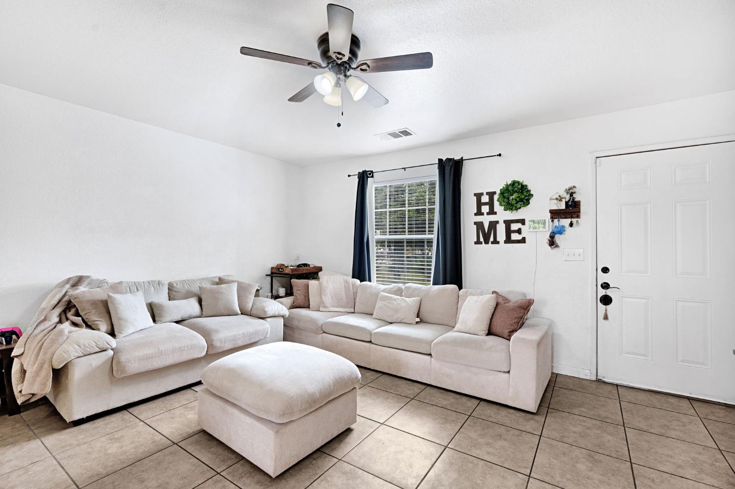 1402 N Bush Avenue - Photo 4