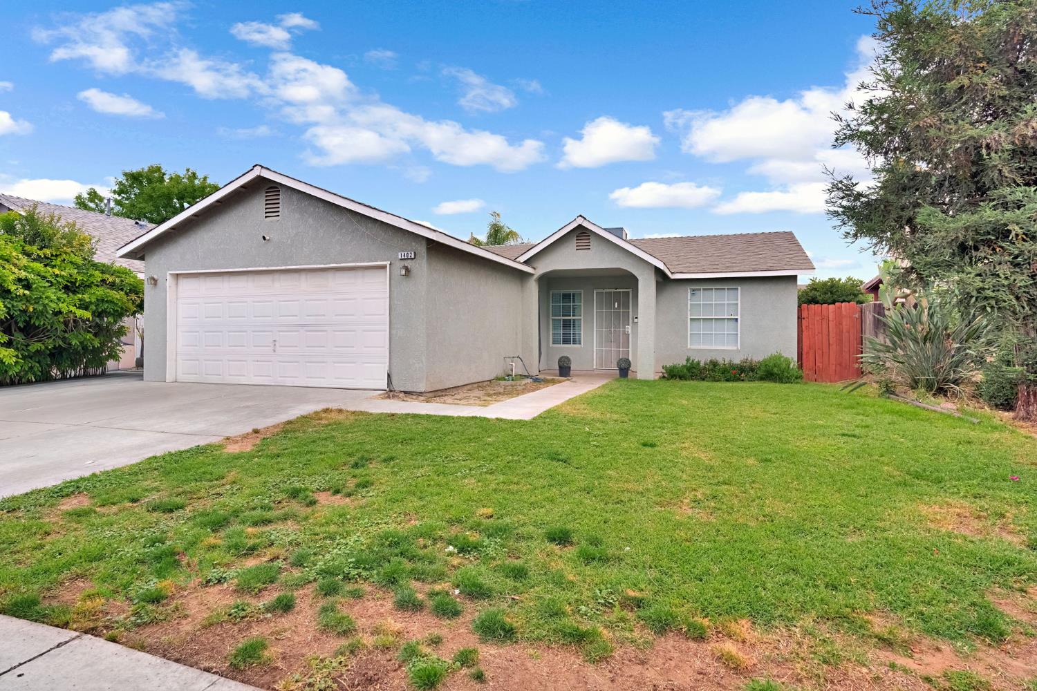 1402 N Bush Avenue - Photo 2