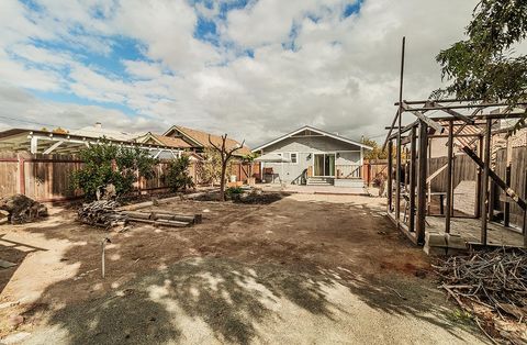 A home in Reedley