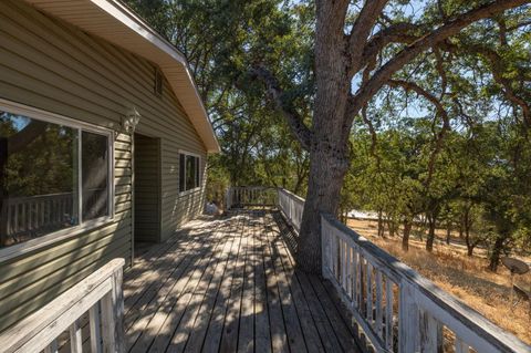 A home in Mariposa