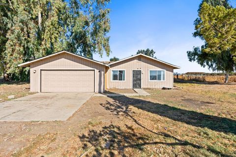 A home in Lemoore