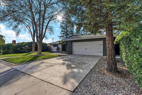 A home in Dinuba