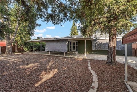 A home in Dinuba