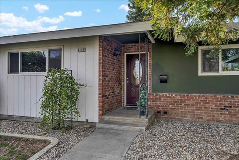 A home in Dinuba