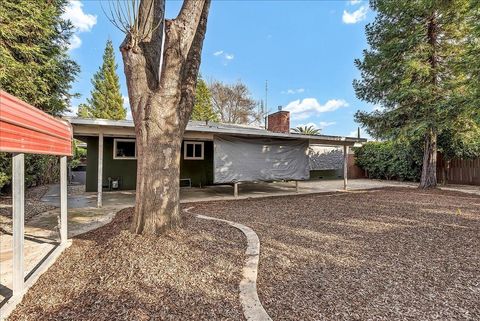 A home in Dinuba