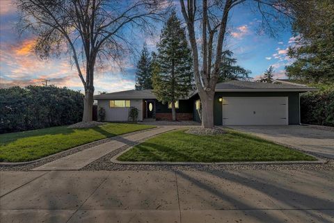 A home in Dinuba