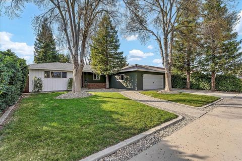 A home in Dinuba