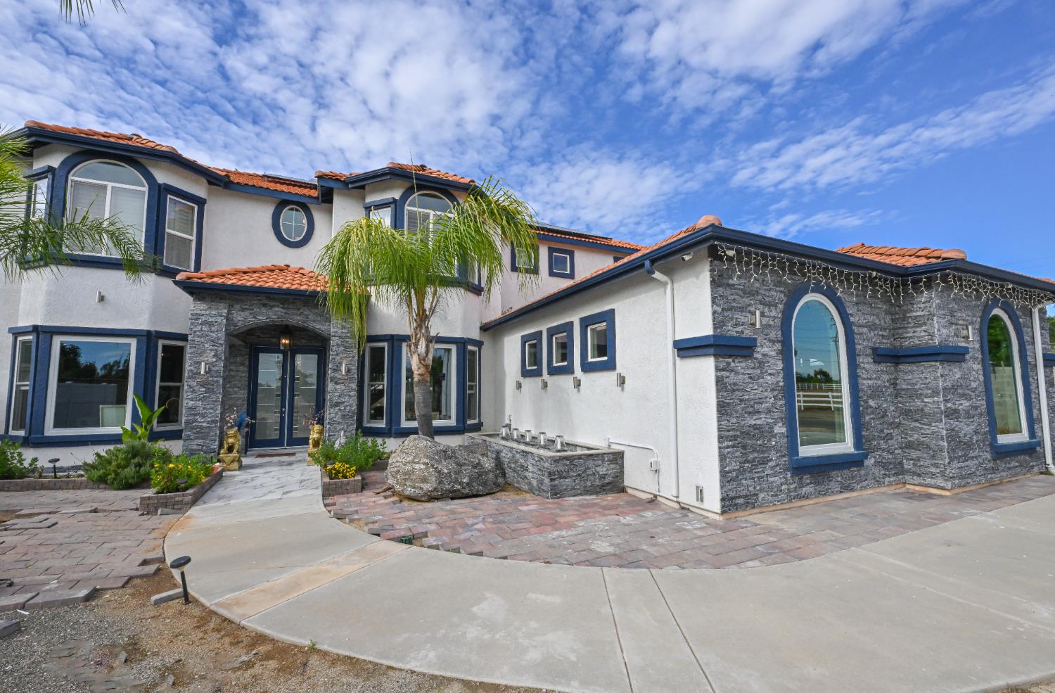 11027 N Stanford Avenue - Photo 2