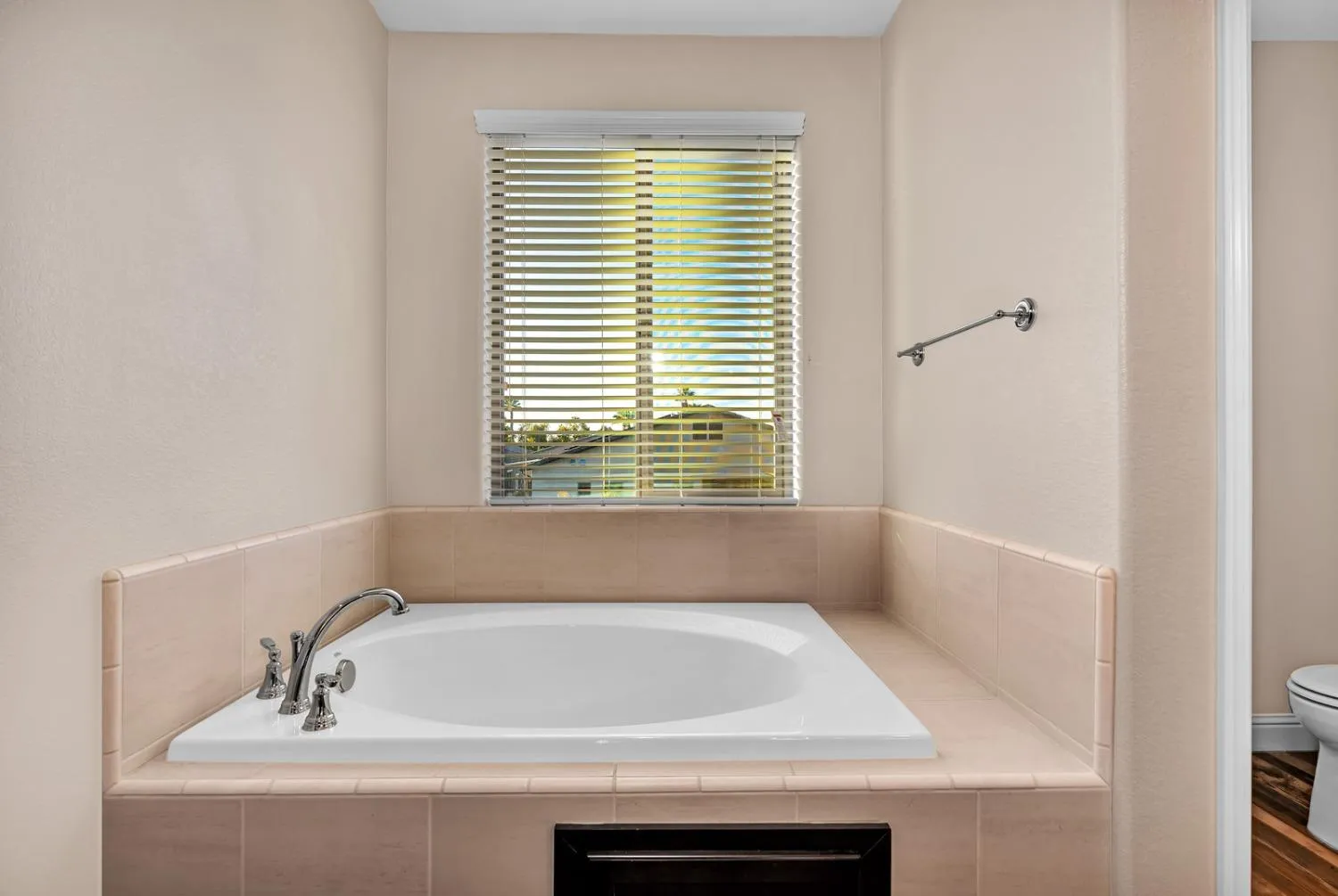 Fresno, California 93730, United States, 3 Bedrooms Bedrooms, ,3 BathroomsBathrooms,Residential,Active,36827