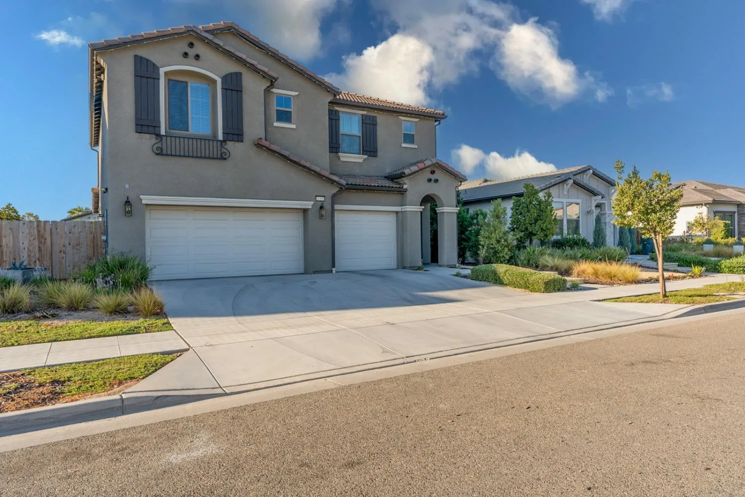 Fresno, California 93730, United States, 3 Bedrooms Bedrooms, ,3 BathroomsBathrooms,Residential,Active,36827