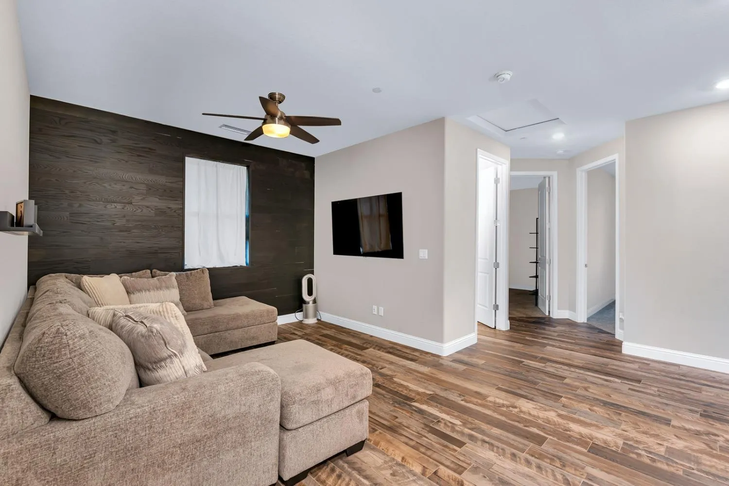 Fresno, California 93730, United States, 3 Bedrooms Bedrooms, ,3 BathroomsBathrooms,Residential,Active,36827