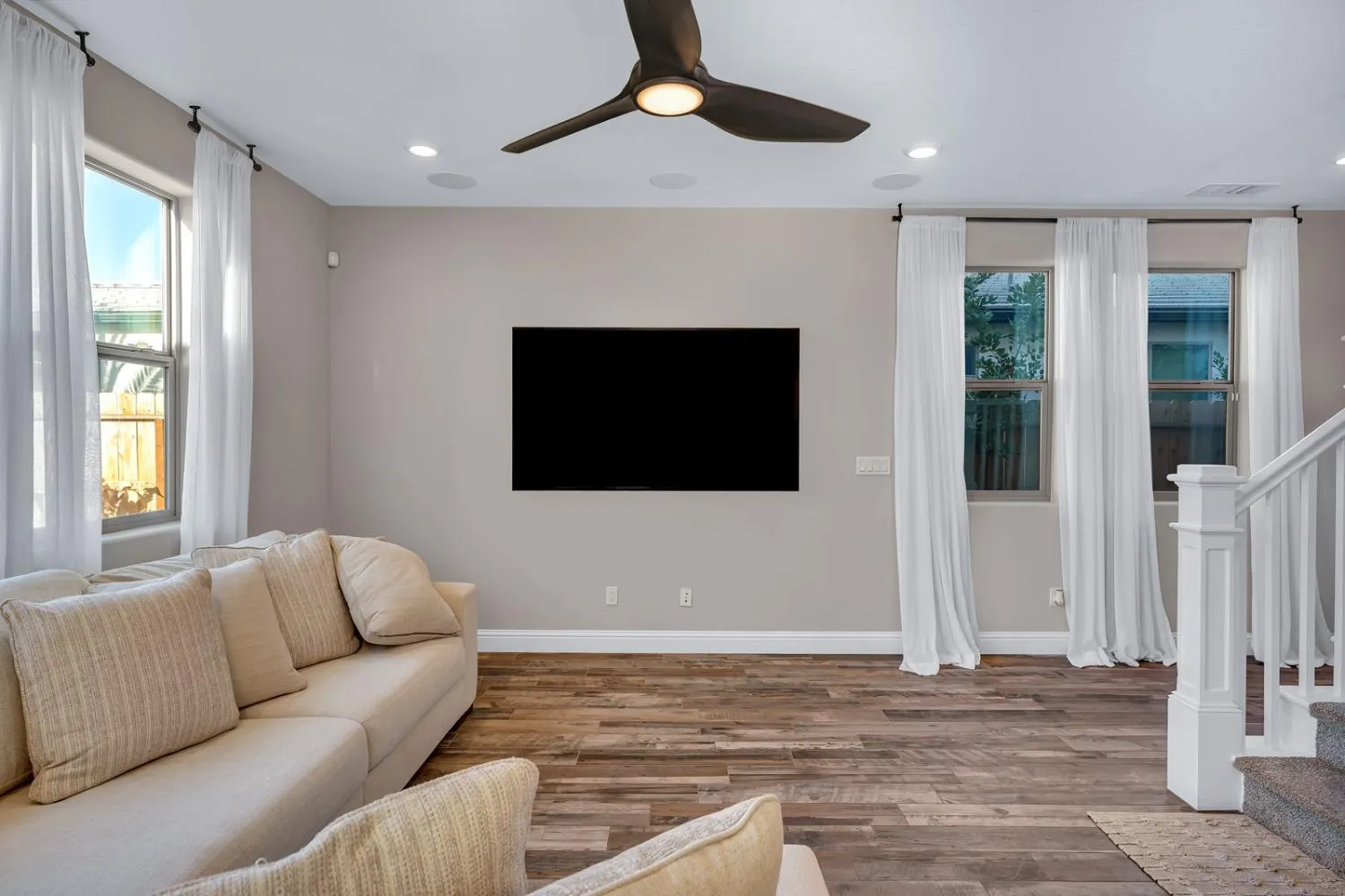 Fresno, California 93730, United States, 3 Bedrooms Bedrooms, ,3 BathroomsBathrooms,Residential,Active,36827