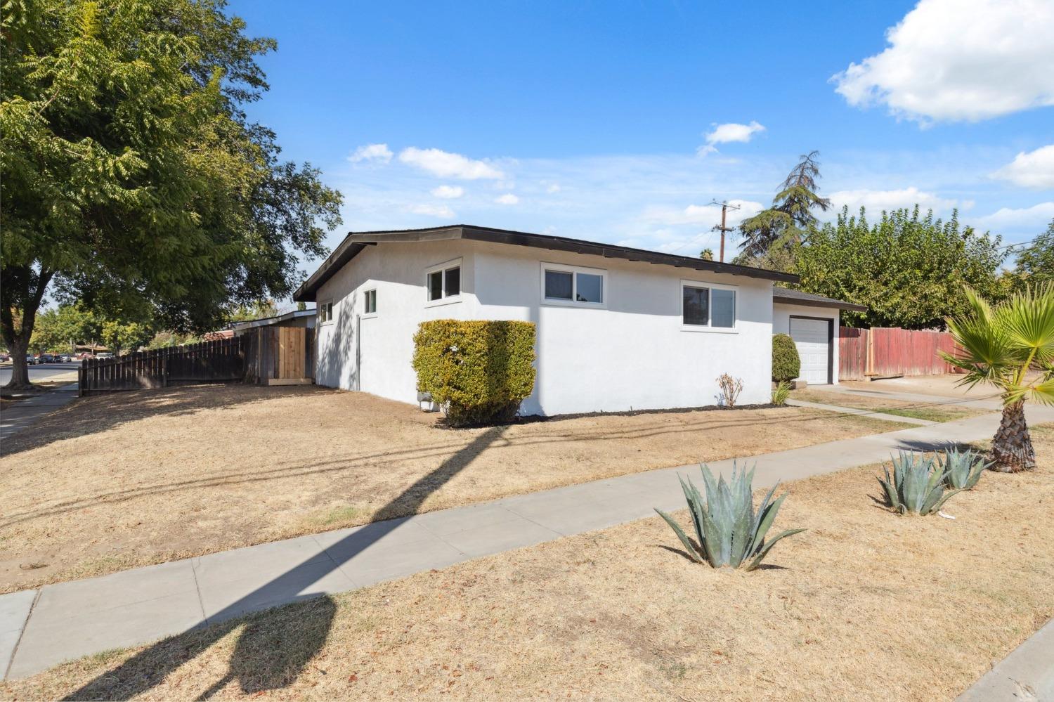 2224 W Shields Avenue - Photo 2