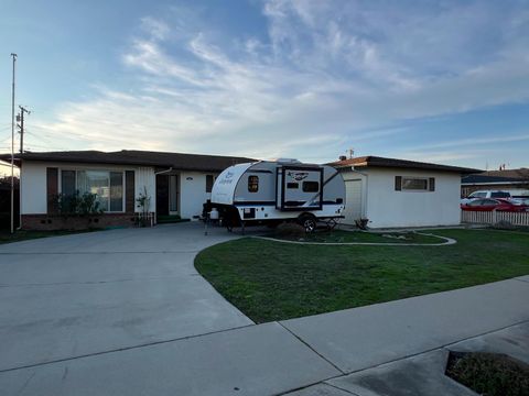 A home in Dinuba