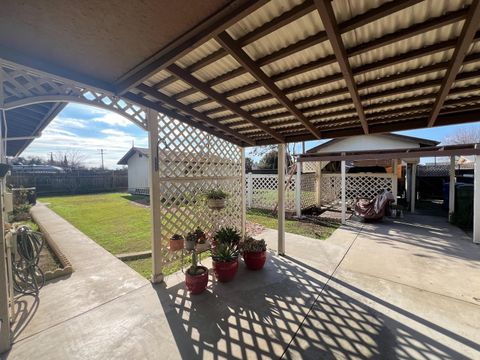 A home in Dinuba