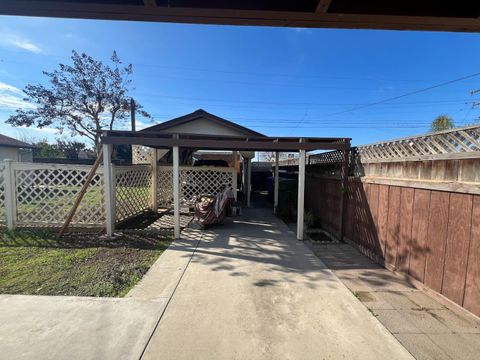 A home in Dinuba