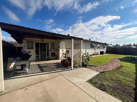 A home in Dinuba