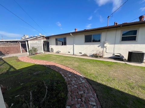 A home in Dinuba