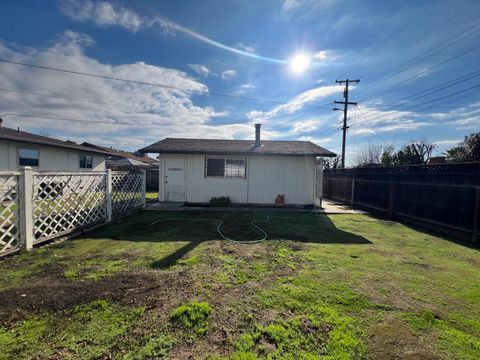 A home in Dinuba