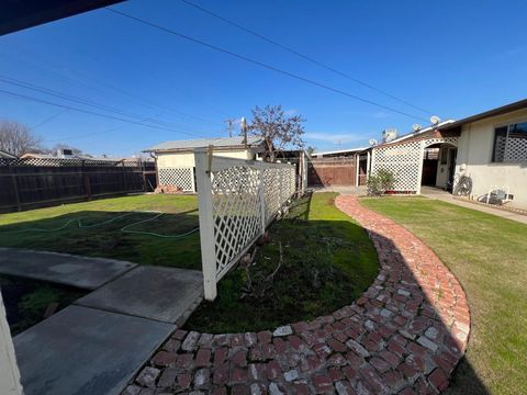 A home in Dinuba