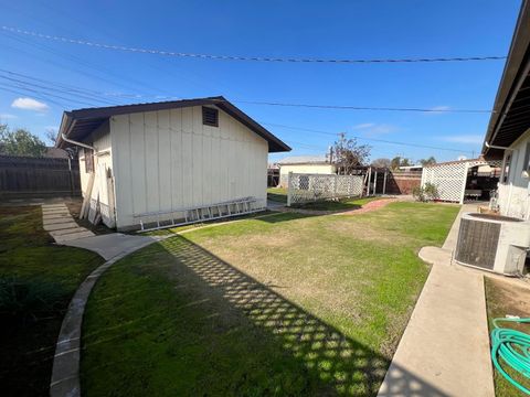 A home in Dinuba