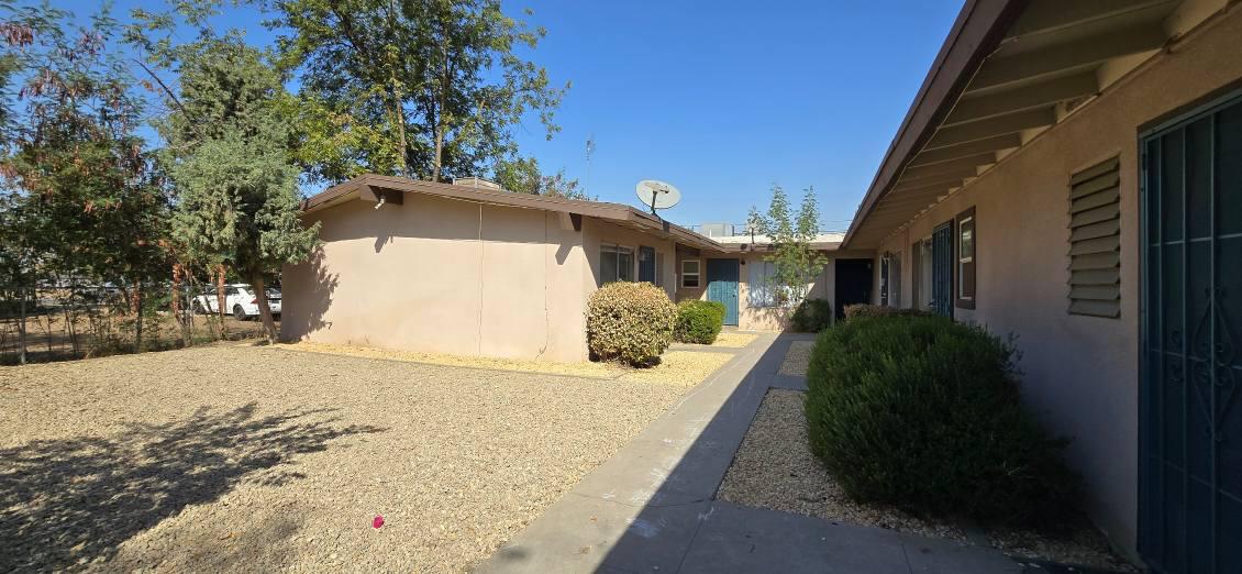 217 229 E Tuolumne Street - Photo 2