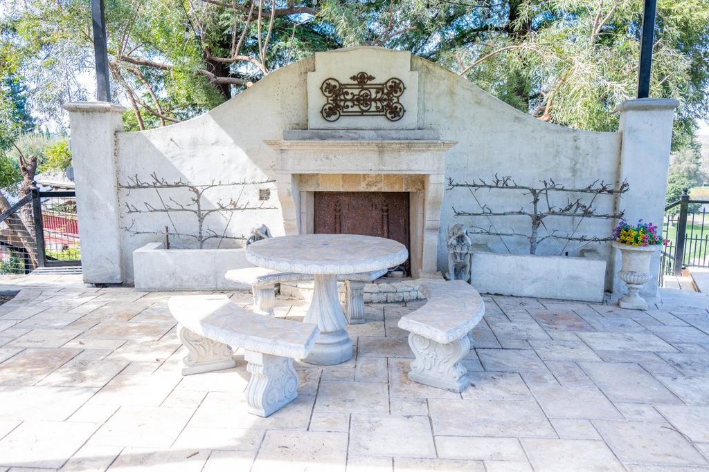 listing image 52