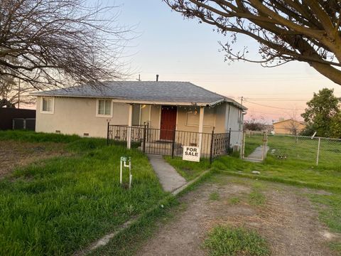 A home in Caruthers