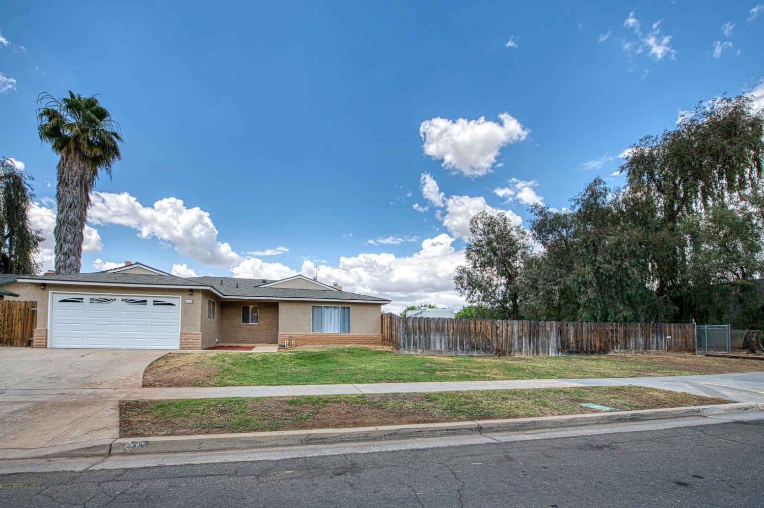1110 W Bedford Avenue - Photo 3