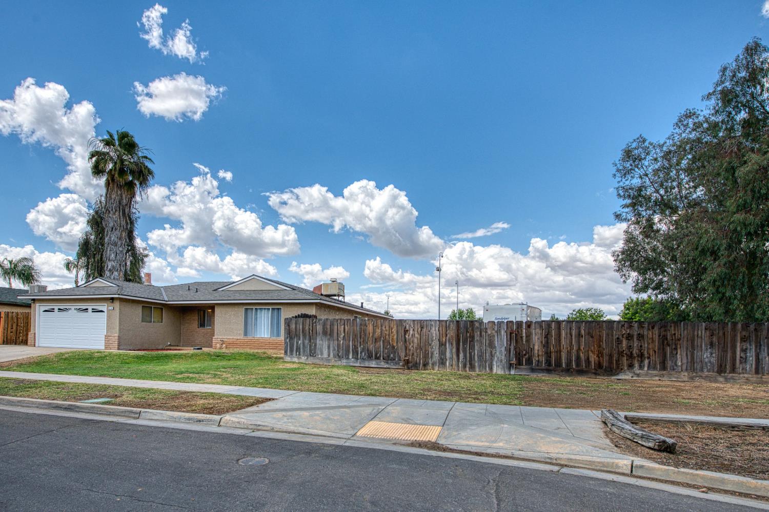 1110 W Bedford Avenue - Photo 4