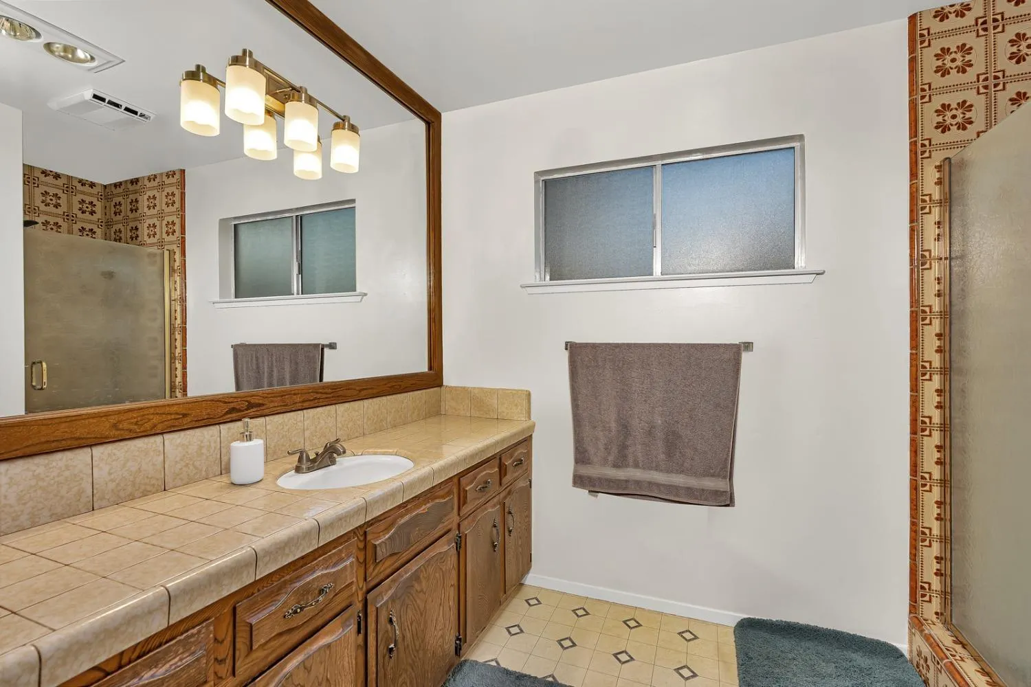 Madera, California 93637, United States, 3 Bedrooms Bedrooms, ,2 BathroomsBathrooms,Residential,Pending,28002