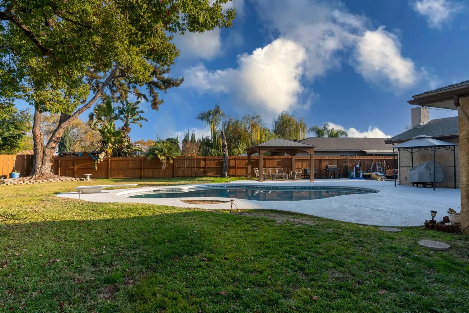 Madera, California 93637, United States, 3 Bedrooms Bedrooms, ,2 BathroomsBathrooms,Residential,Pending,28002