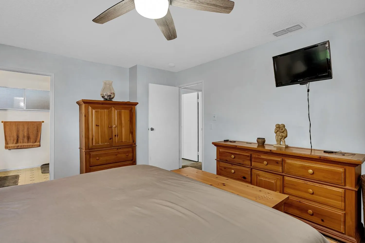 Madera, California 93637, United States, 3 Bedrooms Bedrooms, ,2 BathroomsBathrooms,Residential,Pending,28002