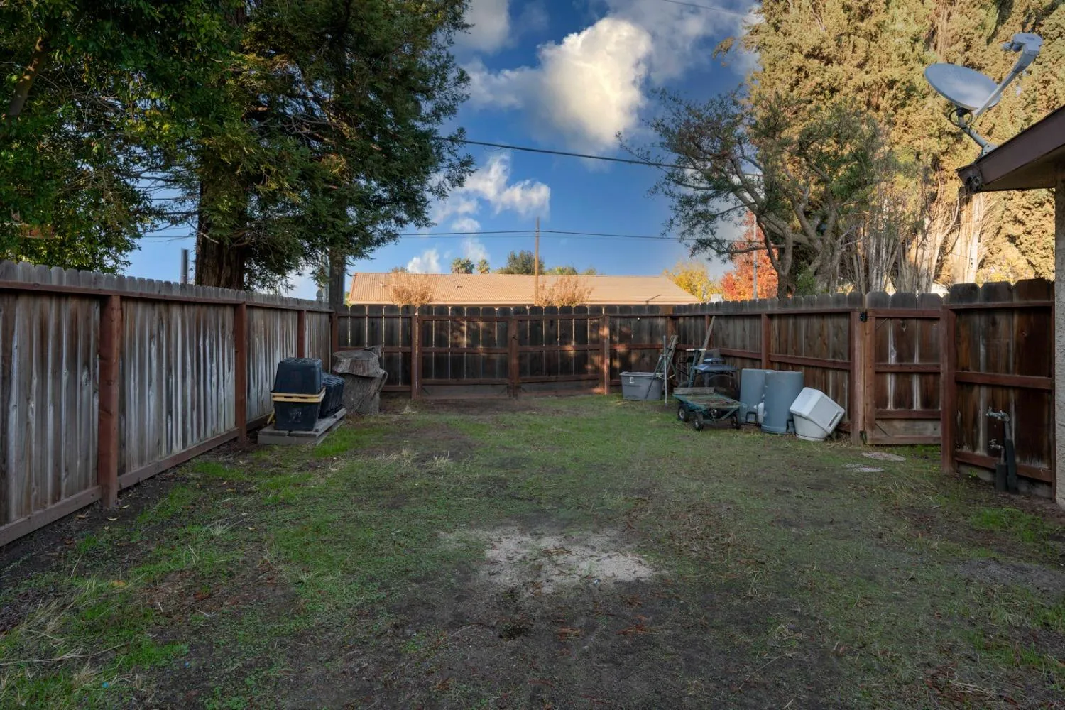 Madera, California 93637, United States, 3 Bedrooms Bedrooms, ,2 BathroomsBathrooms,Residential,Pending,28002