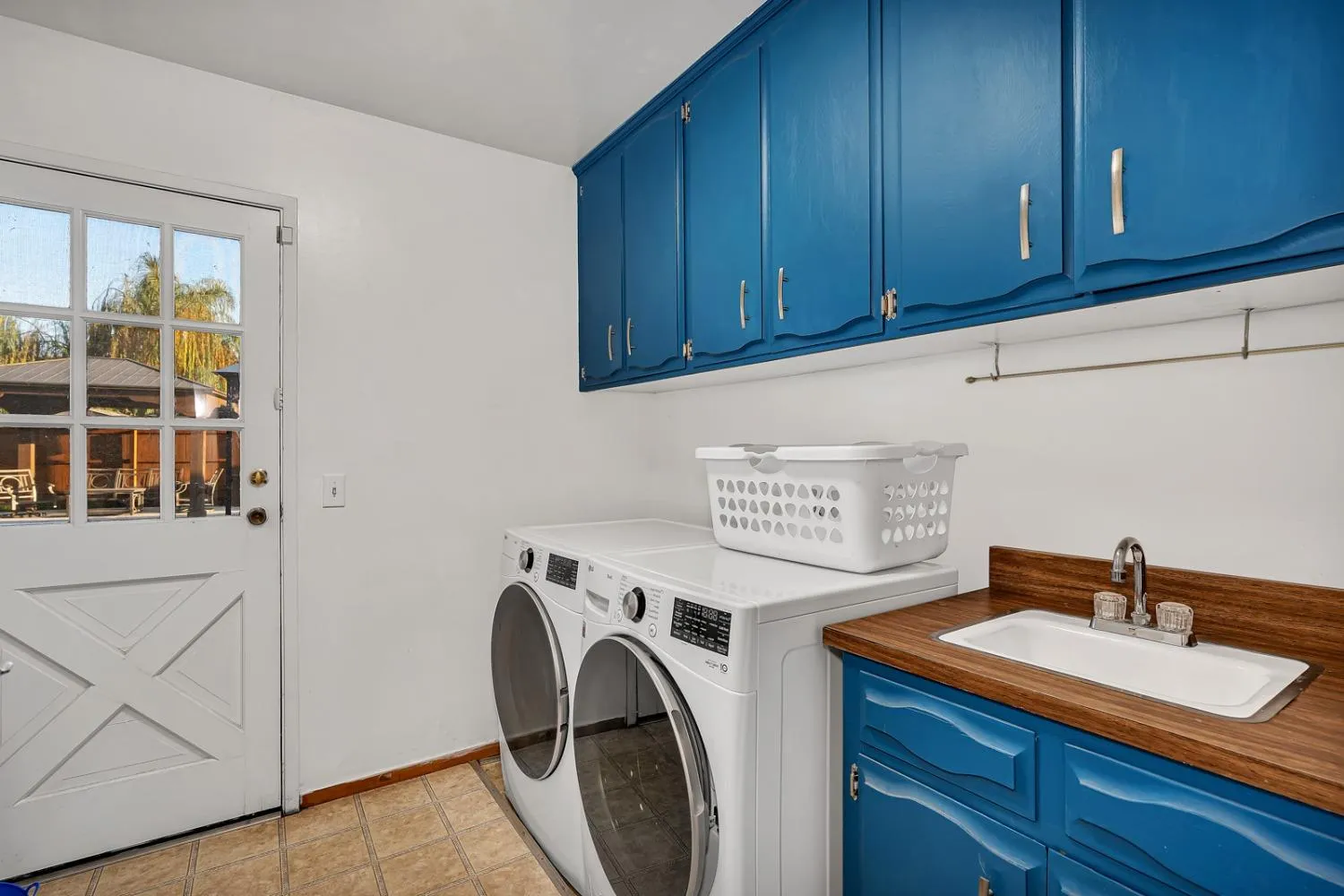 Madera, California 93637, United States, 3 Bedrooms Bedrooms, ,2 BathroomsBathrooms,Residential,Pending,28002