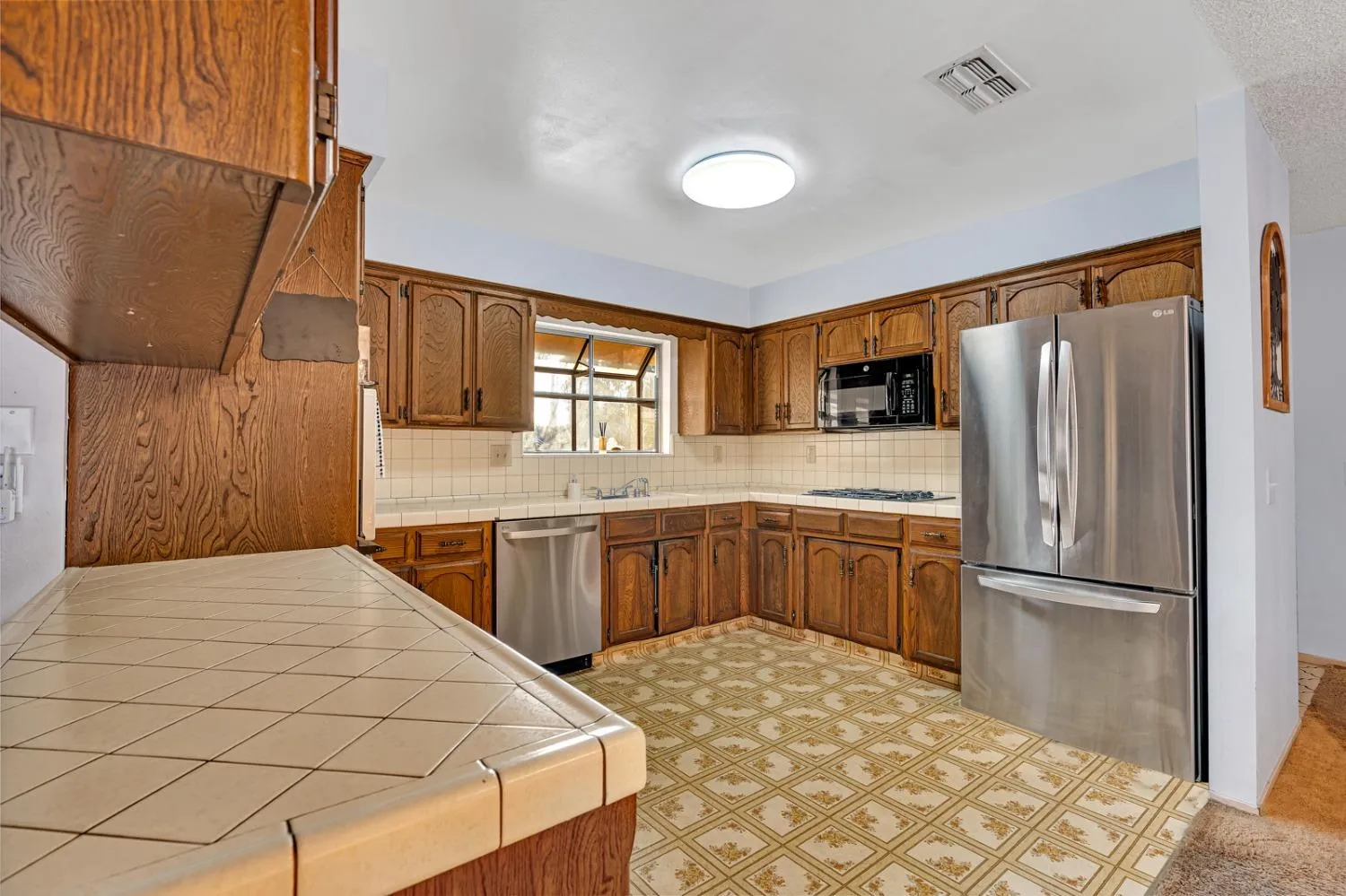 Madera, California 93637, United States, 3 Bedrooms Bedrooms, ,2 BathroomsBathrooms,Residential,Pending,28002