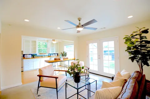 122 E Cambridge Ave, Fresno, CA 93704 - MLS#: 626786