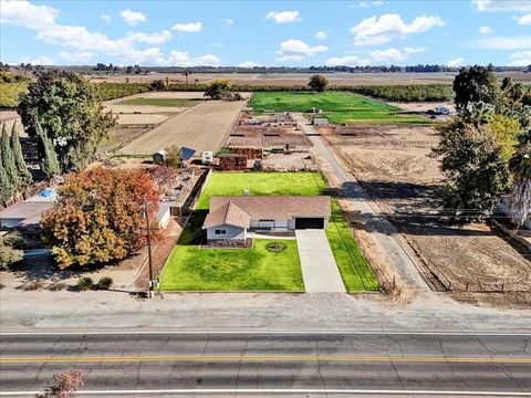 A home in Lemoore