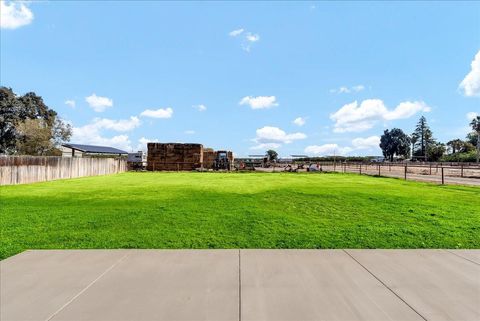 A home in Lemoore