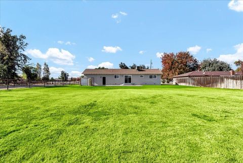 A home in Lemoore