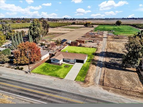 A home in Lemoore