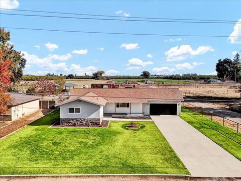 A home in Lemoore