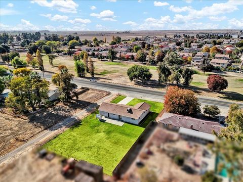 A home in Lemoore