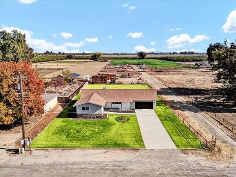 A home in Lemoore